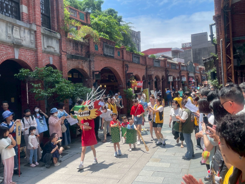 LINE_ALBUM_20250530第二屆三峽新船說 老街創意龍舟賽_250602_84_0.jpg